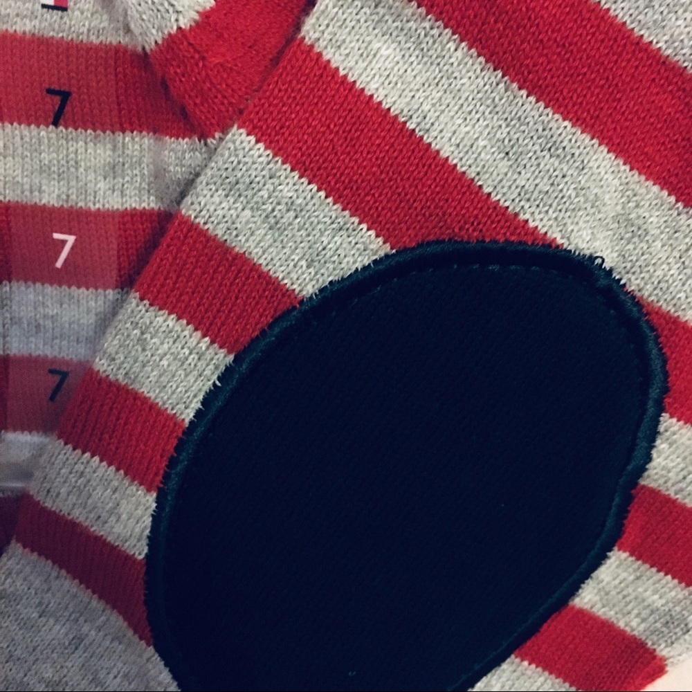 NEW  Boys size 7 Tommy Hilfiger v neck sweater NWT